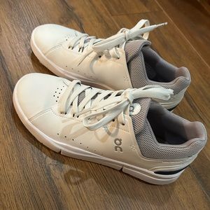 ON Women’s THE ROGER Advantage Shoes